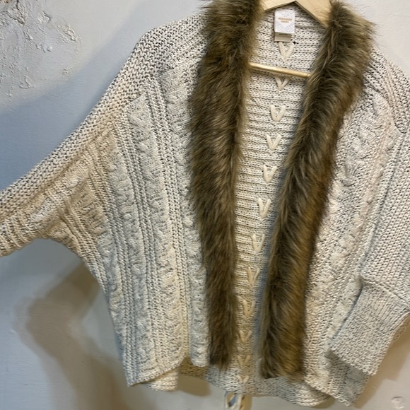 Anthropologie/Northern Angle Raglan Sleeve Fur Accent Sweater  -L- #0045 - Picture 5 of 10